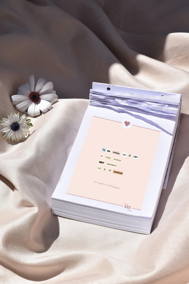 Een scheurkalender voor bruidsparen om toe te leven naar de grote dag. Vol met mooie gedichten, foto's, inspiratie en organisatietips.